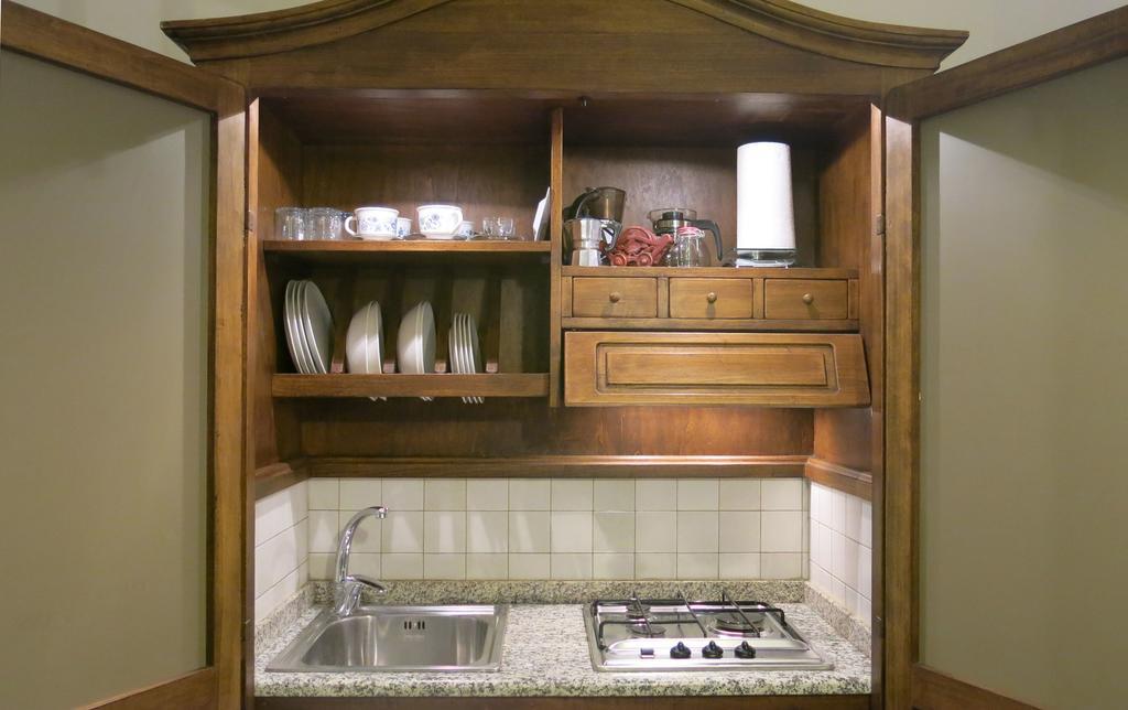 Atelier Della Castellina - Self Check In Apartment Имола Стая снимка